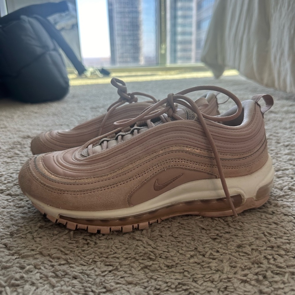Nike Woman’s Air Max 97 in light pink